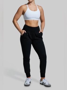 Born Primitive Women’s NWT Cloud Joggers, Size Medium, Black